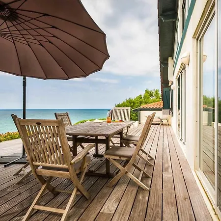 فيلة Oceanfront With Terrace And Garden In *