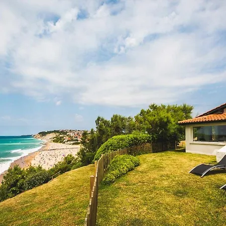 فيلة Oceanfront With Terrace And Garden In بيدار