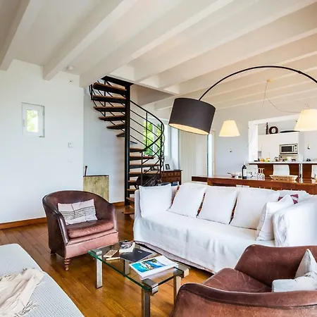 Oceanfront With Terrace And Garden In بيدار