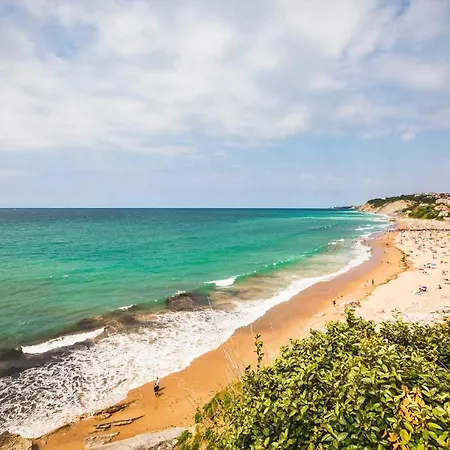 Oceanfront With Terrace And Garden In فيلة *