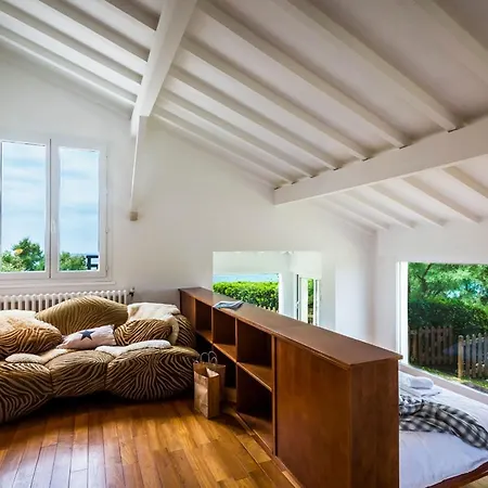 فيلة Oceanfront With Terrace And Garden In بيدار